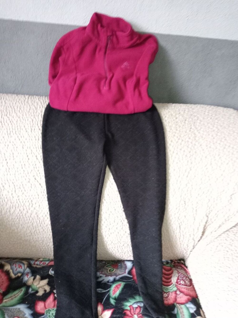 pull en polaire et un pantalon leggings &eacute;pais ,taille 38 , Vêtements