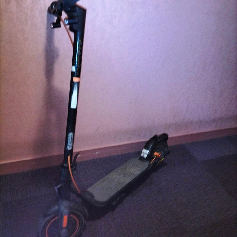 Trottinette &eacute;lectrique segway ninebot S2 bon &eacute;tat Sports