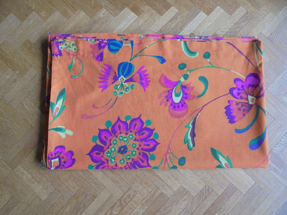 Parure fonds orange et fleurs Décoration
