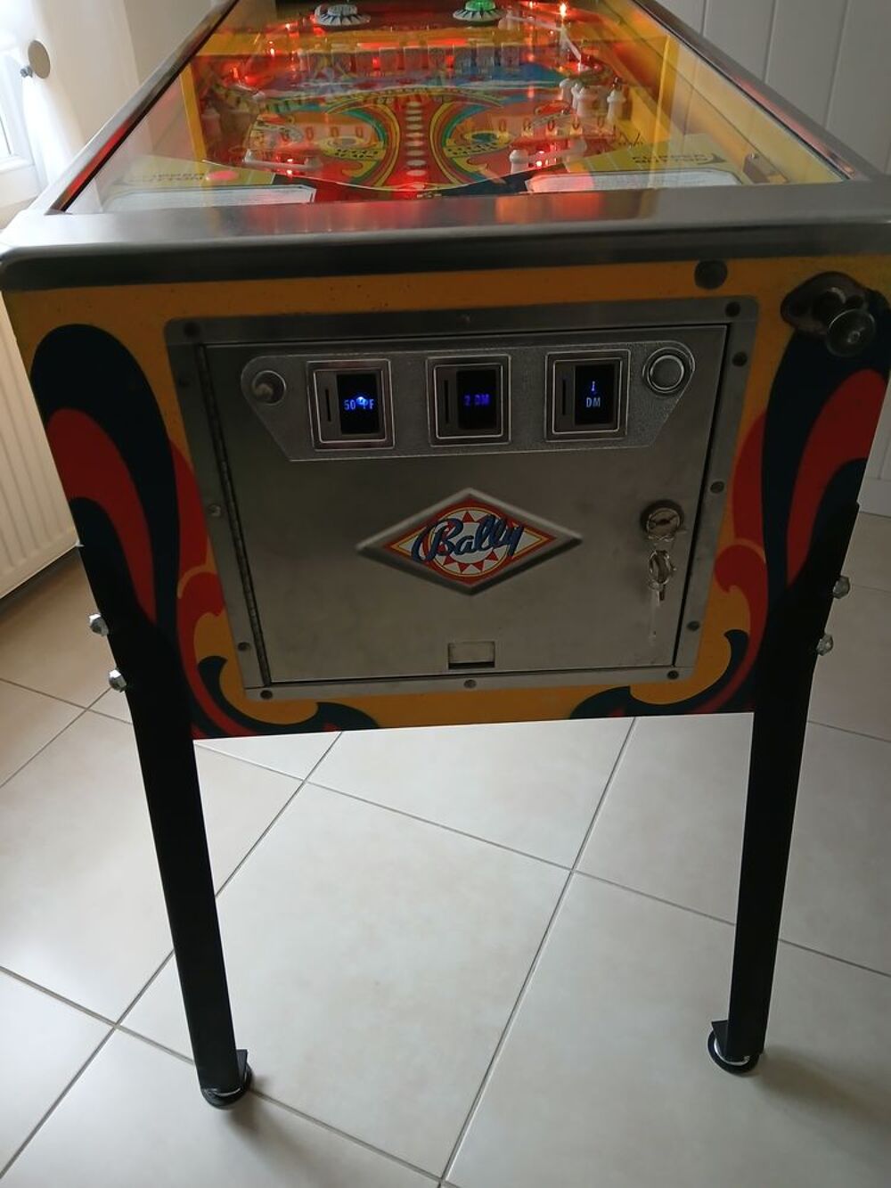 Flipper bally &eacute;lectrom&eacute;canique a rouleaux pr&ecirc;t &agrave; jouer Consoles et jeux vidéos