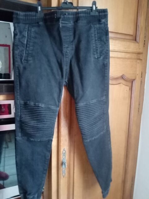 pantalon taille 46 Clio couleur noir  15 Thouars (79)