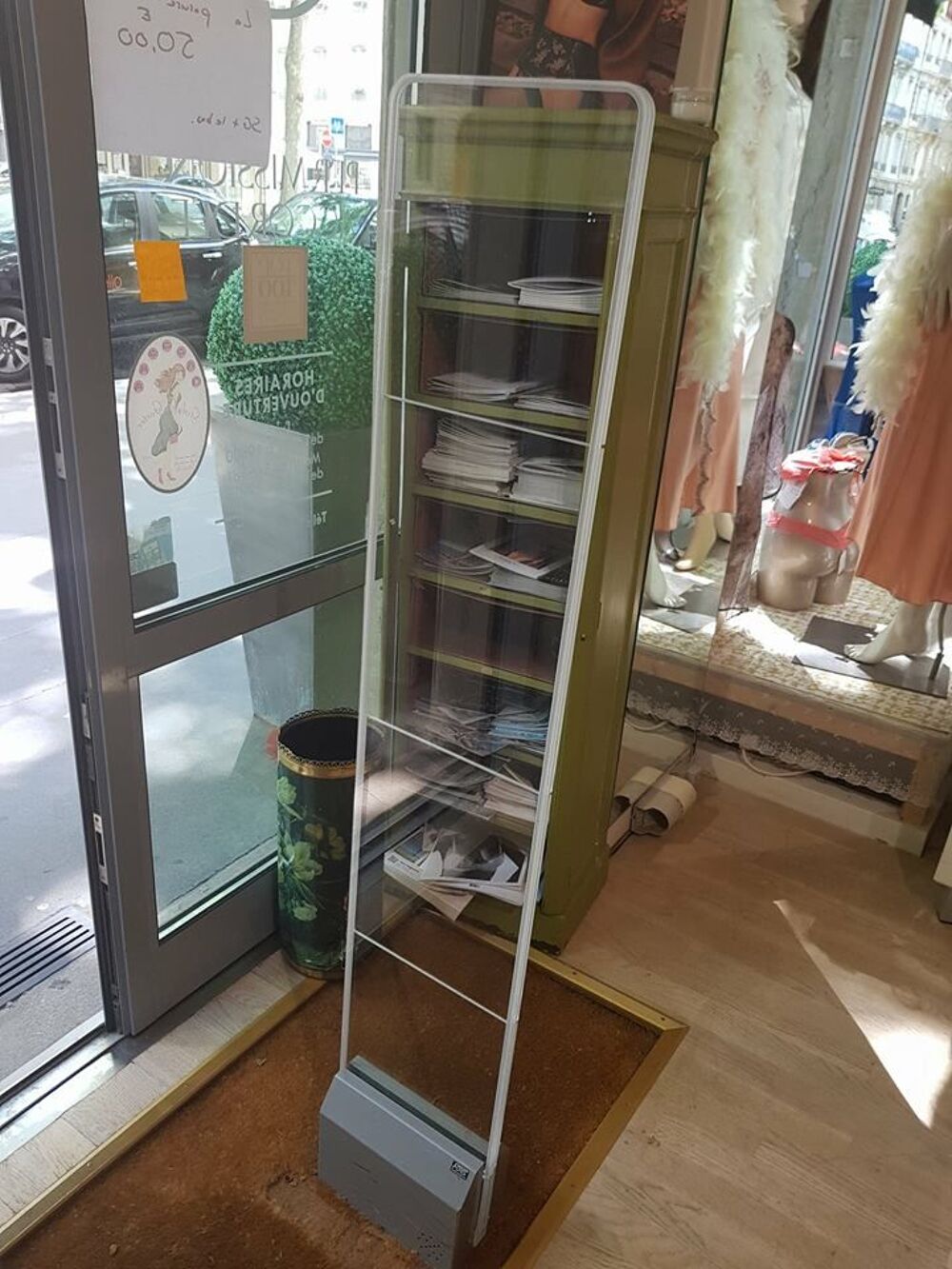Portique de securite Meubles
