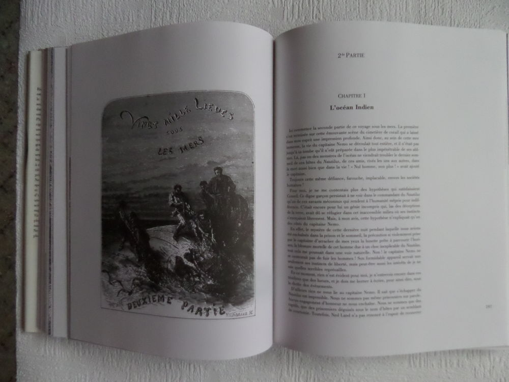 jules verne VINGT MILLIE LIEUES SOUS LES MERS Livres et BD