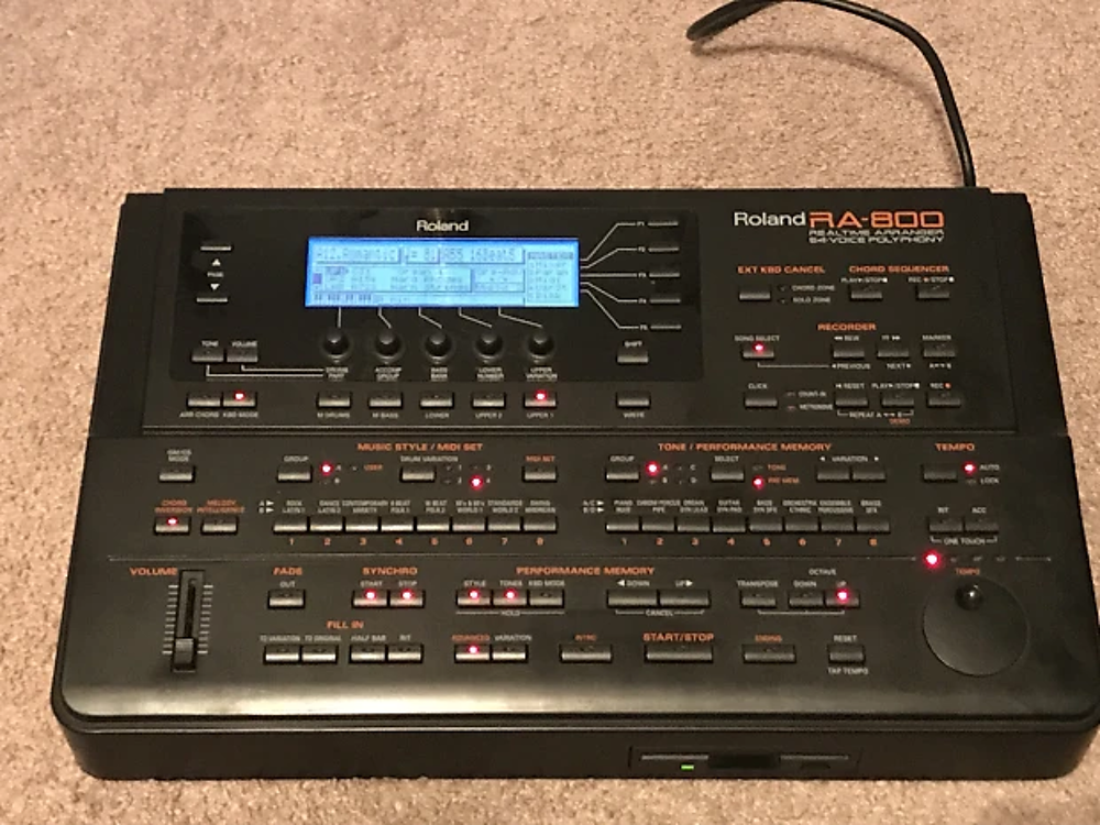 Module Roland ra 800. Instruments de musique