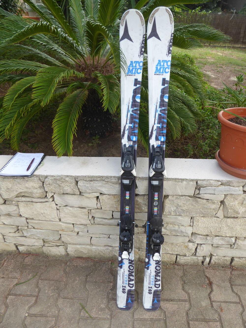 skis Atomic Nomad Tune fart&eacute;s et affut&eacute;s 157 cm Sports
