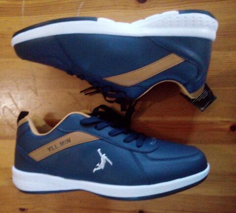 Chaussures homme Taille 46 neuf jamais porté. Sur Amiens Rivery. Pas d'envoi. 20 €. C'est disponible... 20 Amiens (80)
