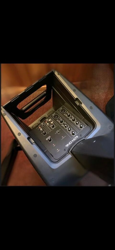 Paire d,enceinte colonnes jbl eon  one premi&egrave;re g&eacute;n&eacute;ration 1300 12230 La couvertoirade