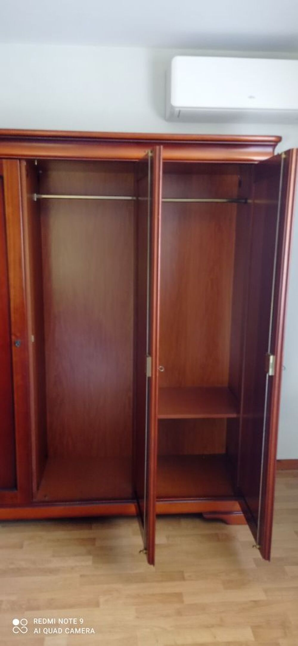 armoire 3 portes 
Meubles