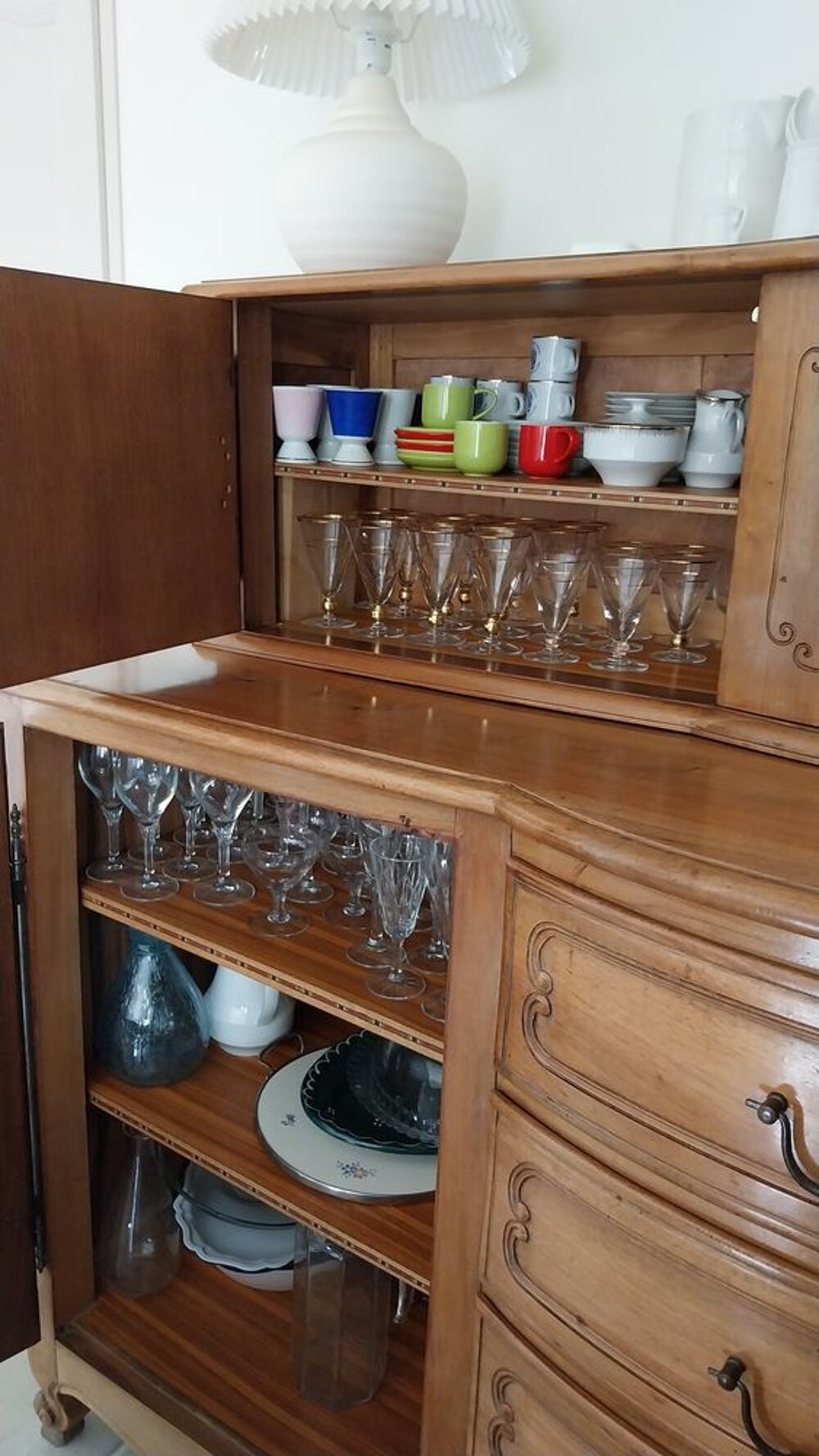 Superbe bahut proven&ccedil;al en noyer massif avec table assortie Meubles