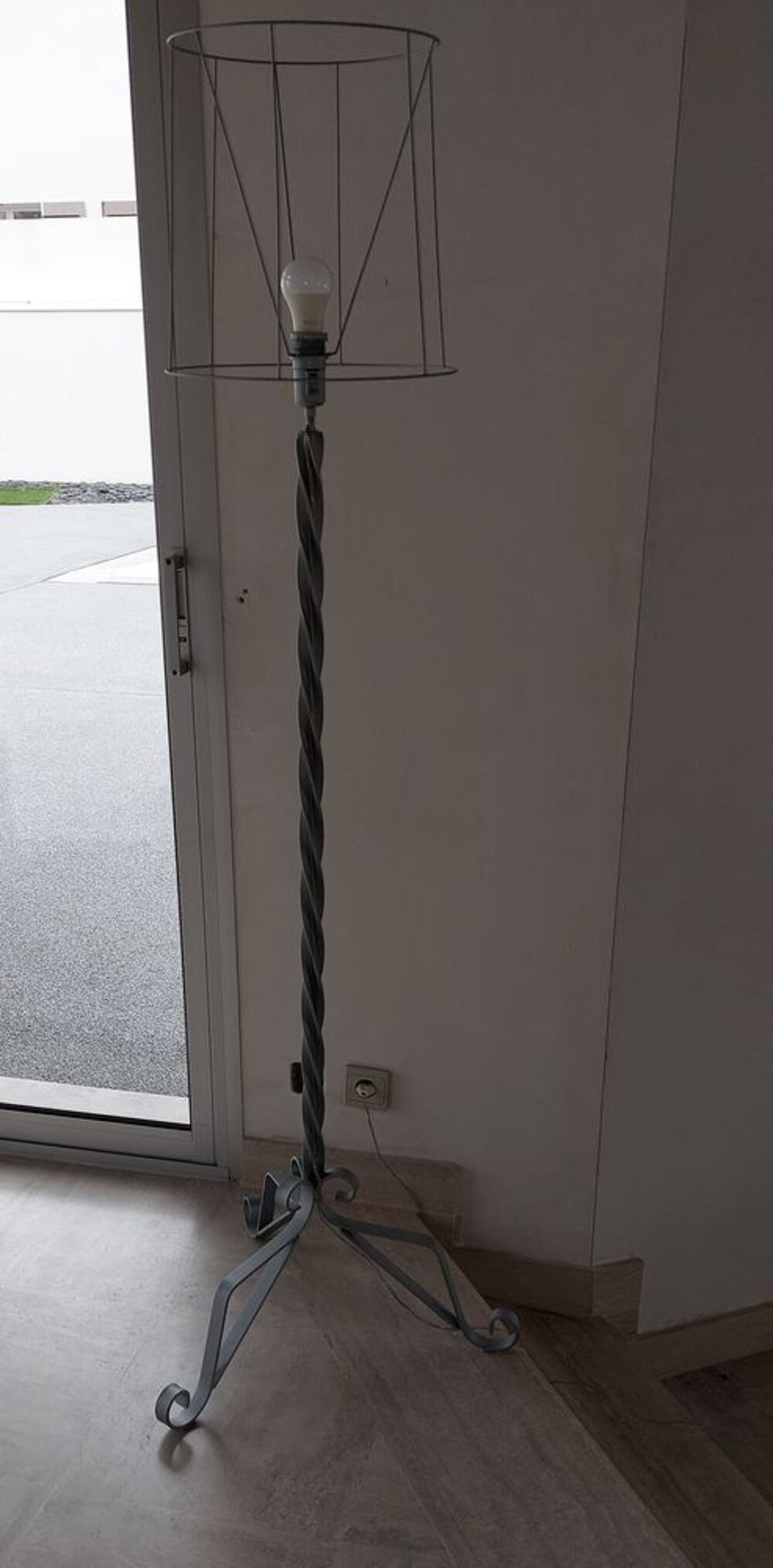 3 lampadaires en fer forg&eacute; D�coration