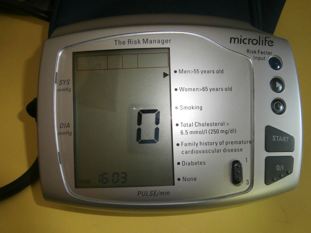 tensiom&egrave;tre automatique &agrave; brassard MICROLIFE MR100 Matériel informatique