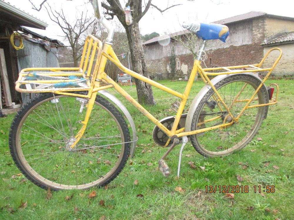 V&eacute;lo ancien de la POSTE A R&eacute;nover Vélos