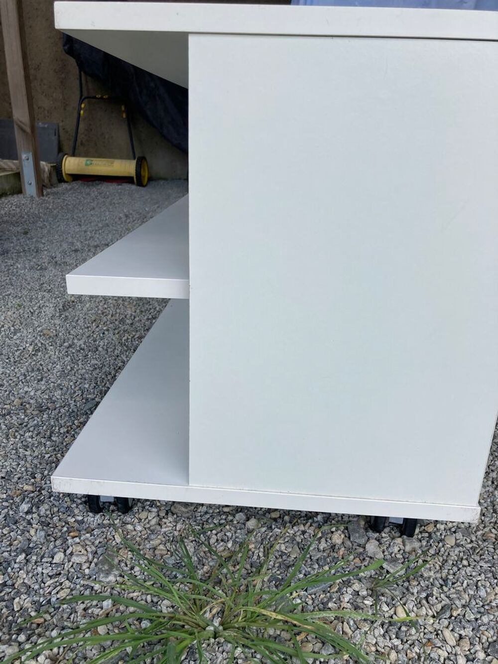 Banc TV ik&eacute;a sur roulettes Meubles