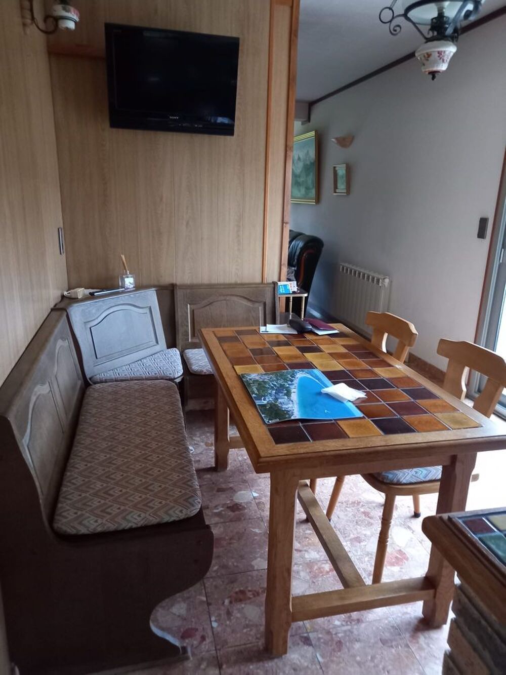 Coin repas banquette + table et chaises Meubles