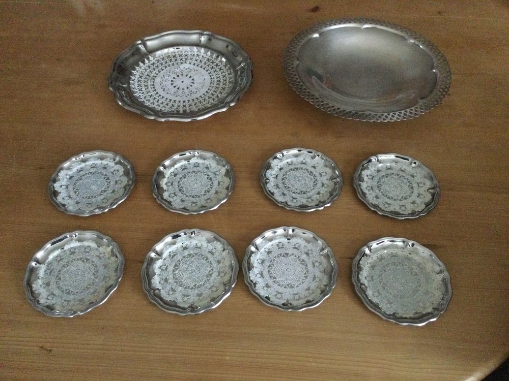 Pr&eacute;sentoir plats et soucoupes Cuisine