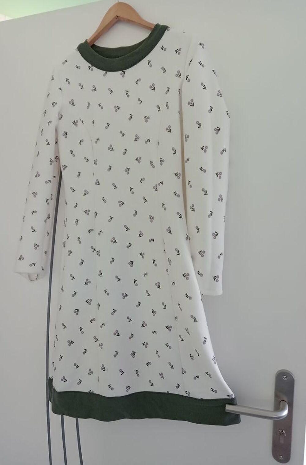 Robe Blanche Molletonn&eacute;eTaille 40/L Vêtements