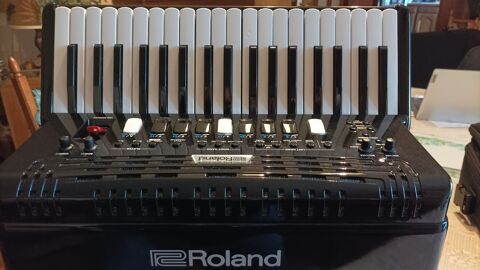 FR4x noir, clavier piano 2300 Yzeure (03)