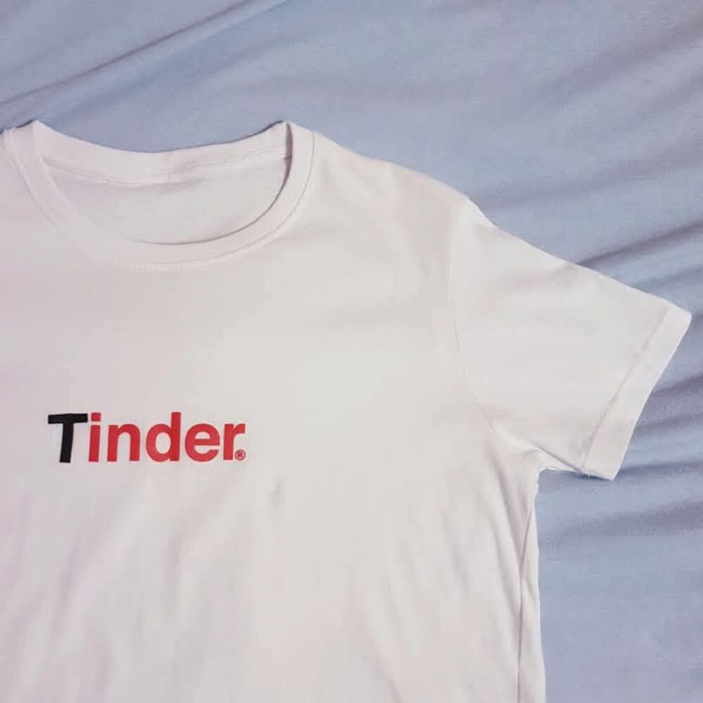 T-shirt Tinder, taille S - 36 , NEUF Vêtements