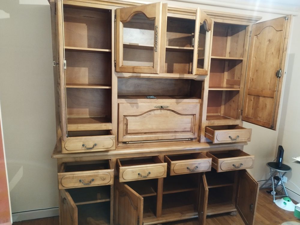 Tr&egrave;s beau buffet Meubles