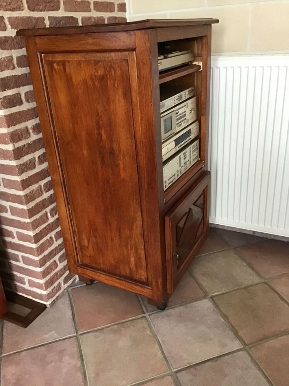 meuble hi-fi en bois avec cha&icirc;ne hi-fi compl&egrave;te Meubles