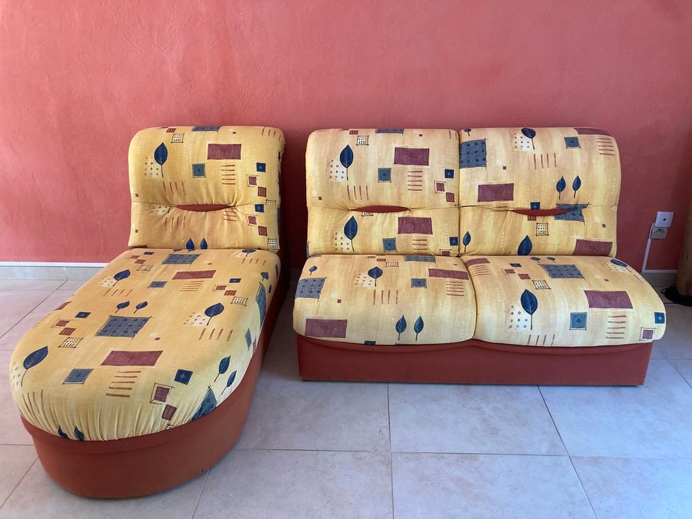 A SAISIR CANAP&agrave;‰, M&agrave;‰RIDIENNE, TABLE DE SALON Meubles