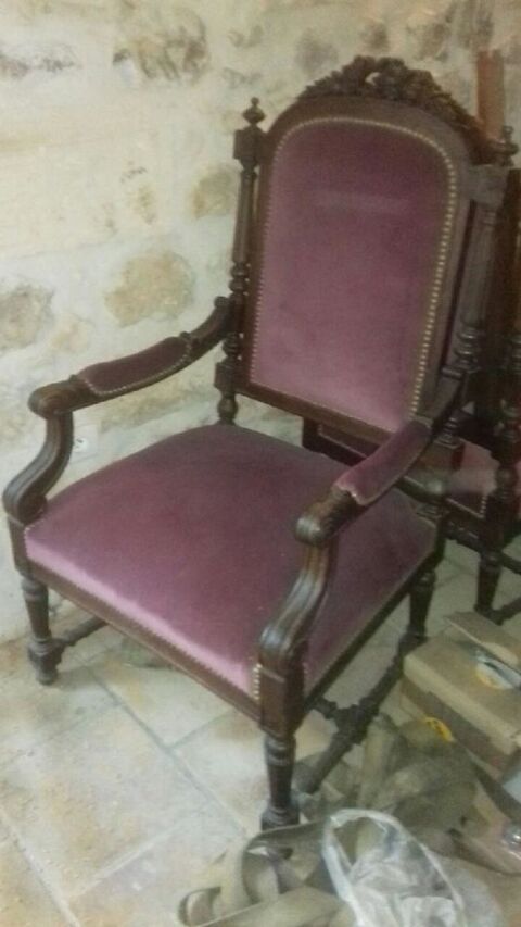 Deux beau fauteuils larges bois et velours grenat. 160 Avignon (84)