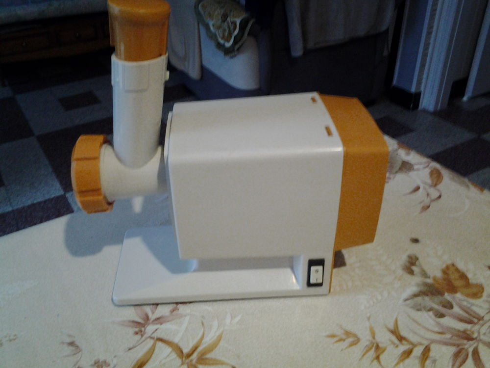 Robot MOULINEX 243-2-00 brevet&eacute; SGDG 1960. Electroménager