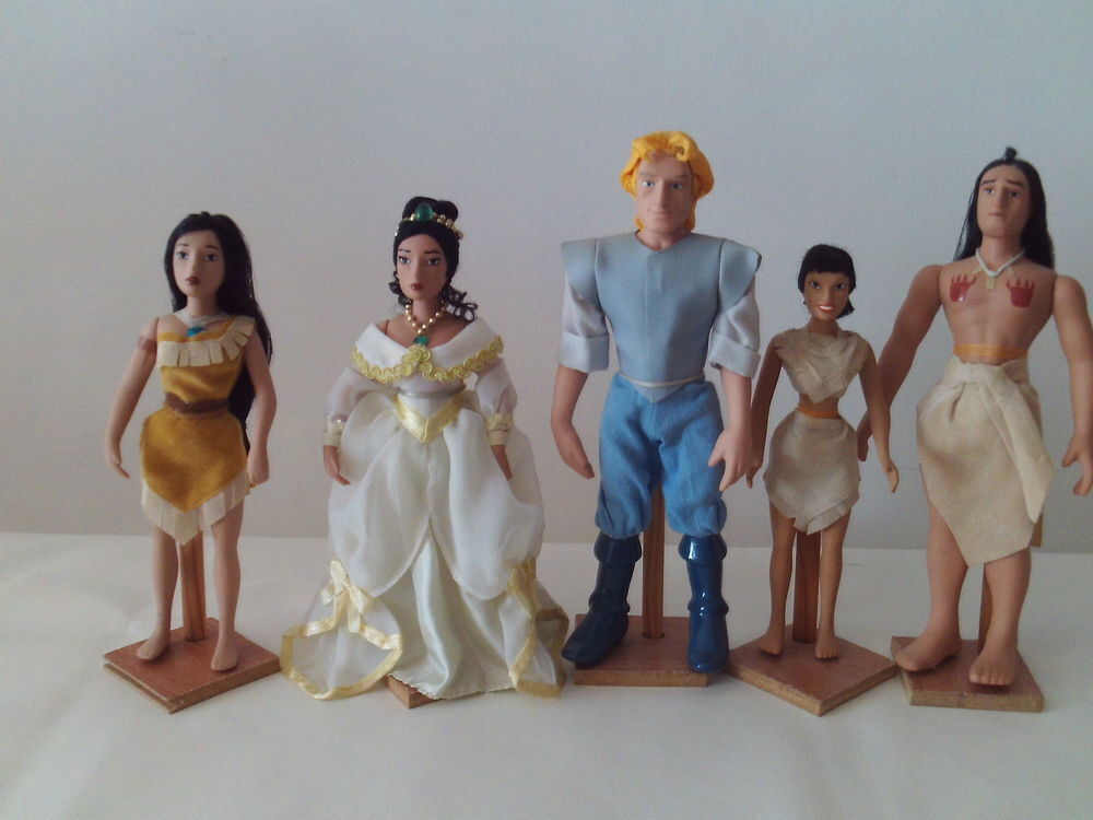 Poup&eacute;es porcelaine Princesses Disney 