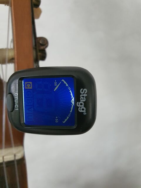 Accordeur lectronique guitare trs peu servi 5 Voiron (38)