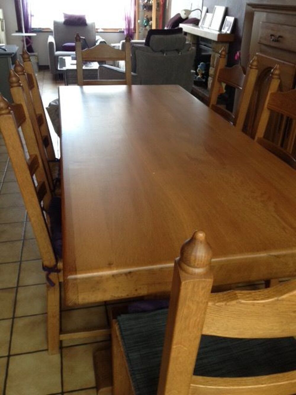 Salle &agrave; manger en ch&ecirc;ne clair massif. Meubles