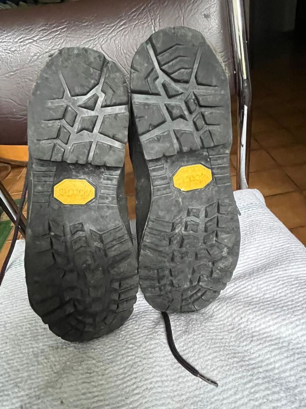 Chaussures randonn&eacute;e EU 38 UK 5 montagne solides Chaussures