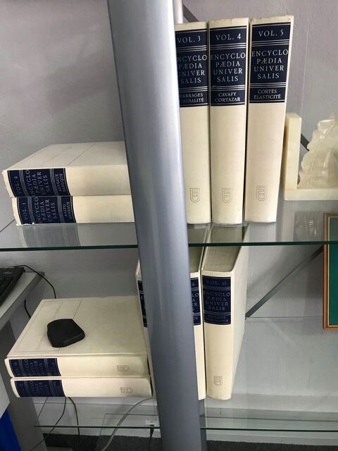 Encyclopedia Universalis compl�te 20 Nimes (30)