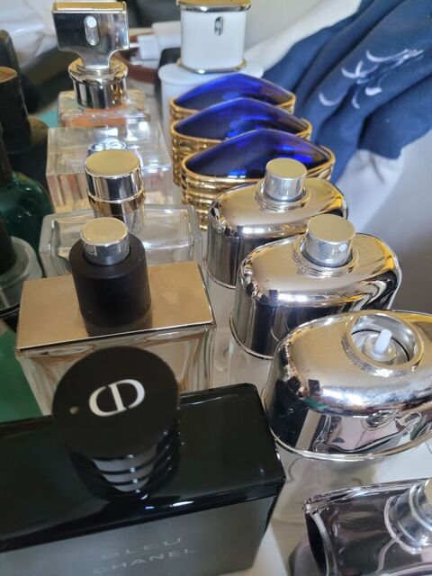 28 FLACONS DIVERS PARFUM DE MARQUE VIDE POUR COLLECTION 70 Ruoms (07)