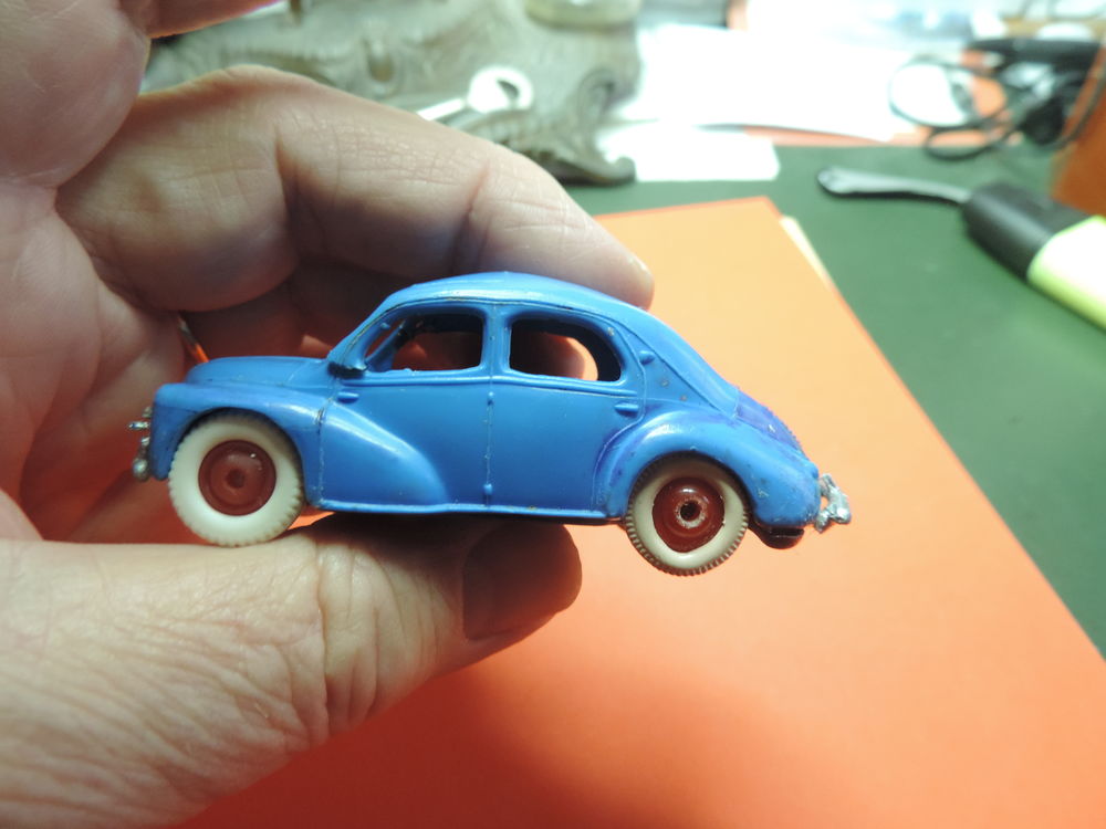 NOREV - 4 cv - RENAULT - Echelle : 1/43 &egrave;me.
