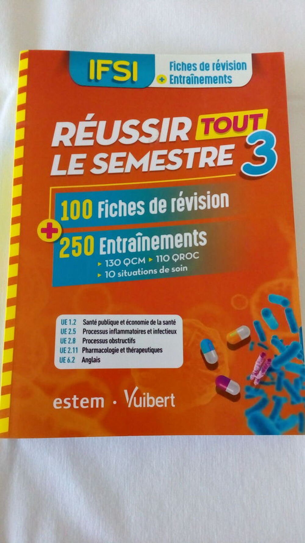 R&eacute;ussir tout le semestre 3. 
Livres et BD