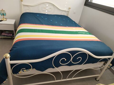 Lit en 140 avec sommier tapissier 25 Le Golfe Juan (06)