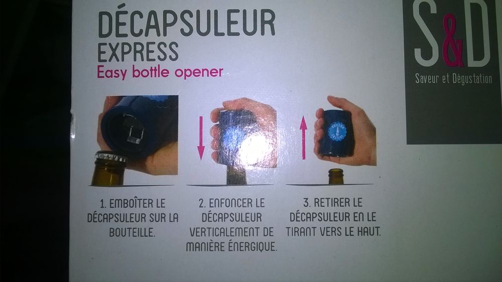 D&eacute;capsuleur de bouteille 
Par simple clic
Neuf sous emball Electroménager