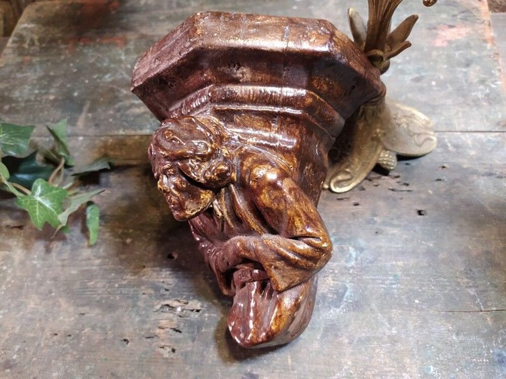 Console Style Gothique Sculpture Quasimodo
