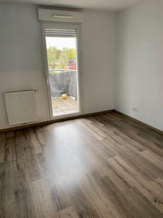  Appartement à louer 4 pièces 82 m²