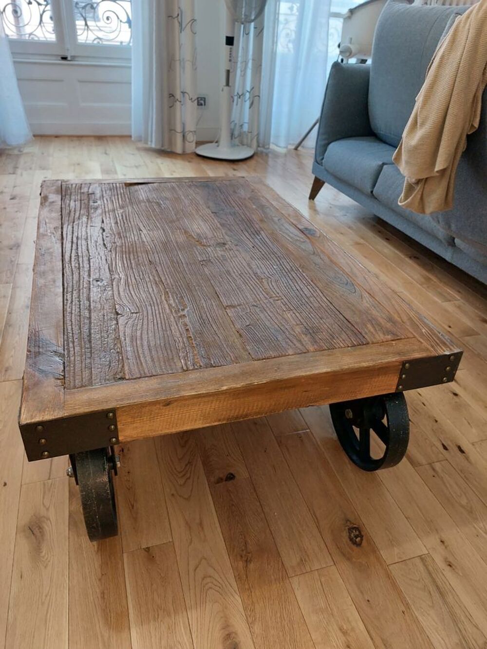 Table basse style Industriel avec roues Meubles