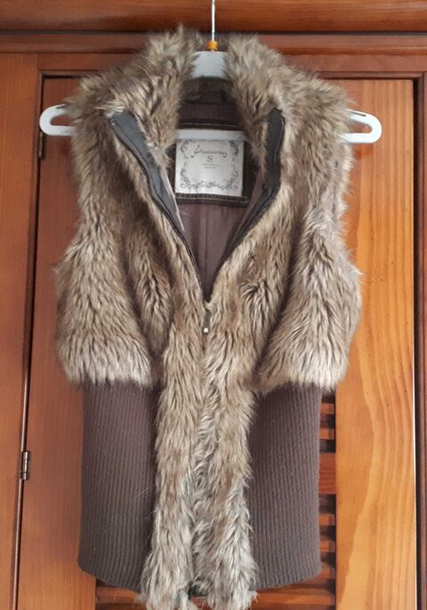 Gilet sans manches fausse fourrure Stradivarius  - Taille S 15 Villemomble (93)
