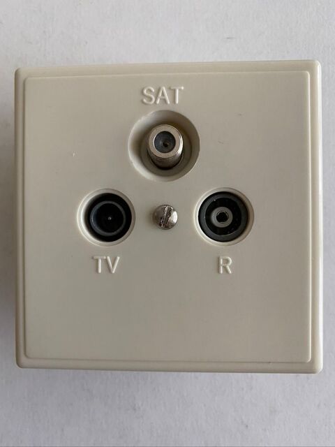 PRISE TVT/FM/SAT TONNA ref 372507 10 Jou�-l�s-Tours (37)