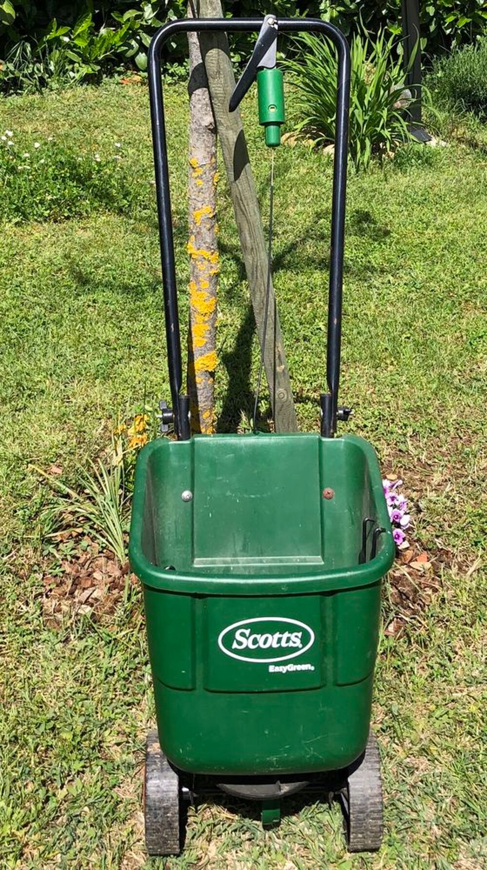 &eacute;pandeur gazon rotatif Jardin