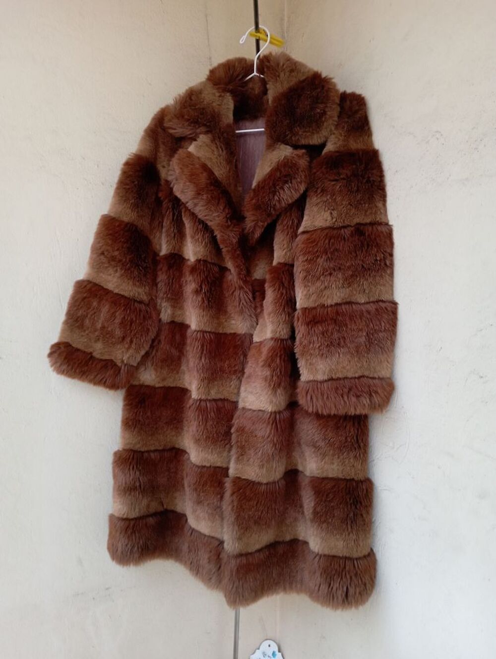 Long MANTEAU VINTAGE ann&eacute;es (1970 1980) fausse fourrure Vêtements