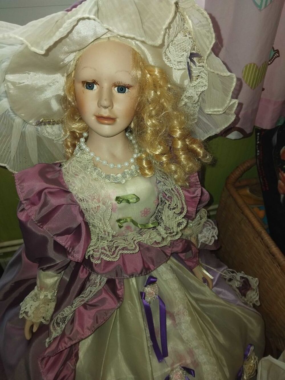 poup&eacute;e porcelaine parapluie 