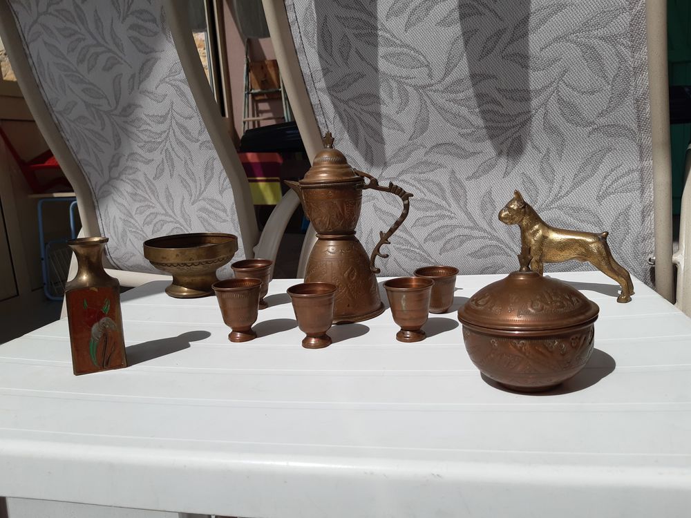 Lot Service Caf&eacute; ou Th&eacute; Laiton. + Chien. Décoration