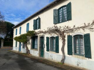  Maison  vendre 15 + pices 330 m