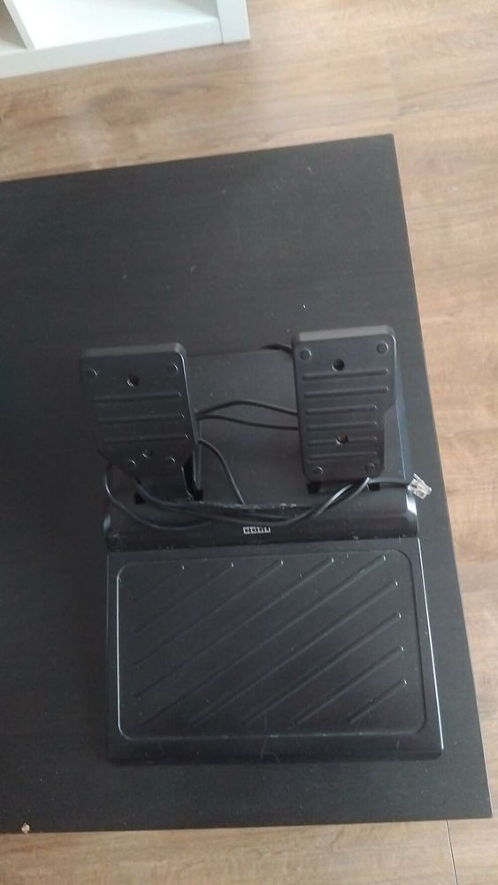  volant et sa p&eacute;dale pour PlayStation Consoles et jeux vidéos