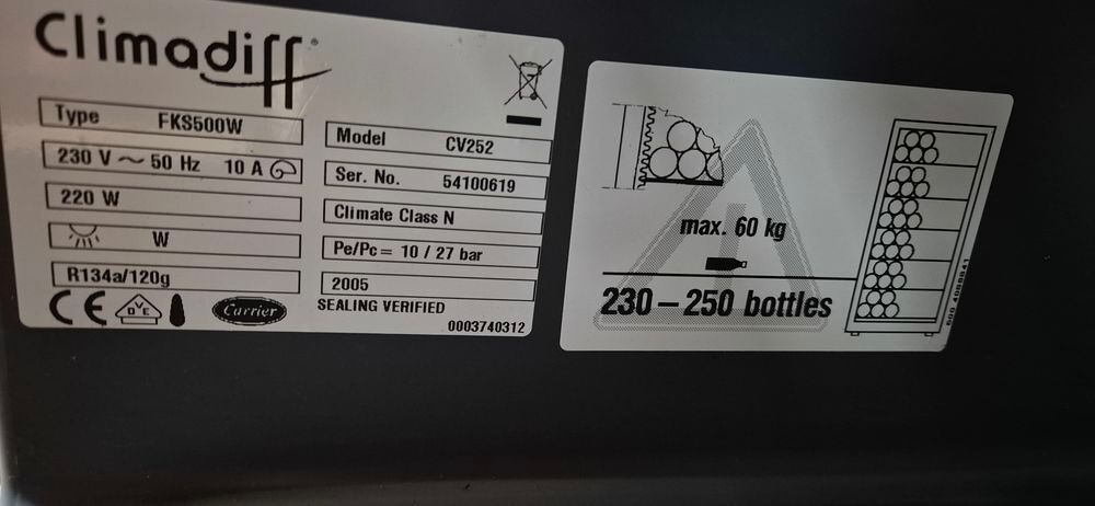 Cave &agrave; vin 230 &agrave; 250 bouteilles Climadiff. Mod&egrave;le CV252 Electroménager