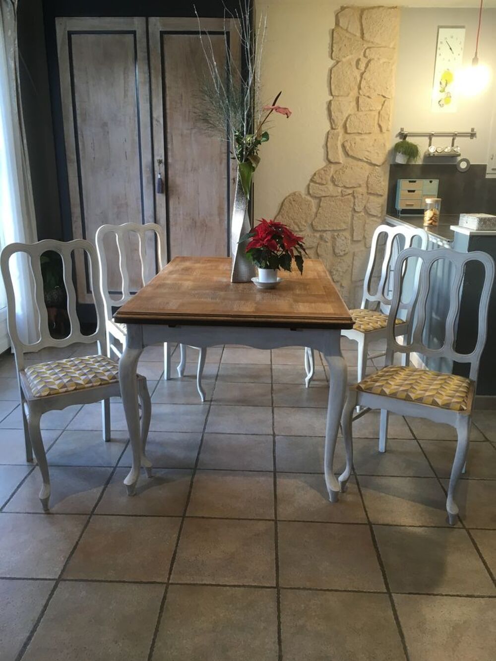  Table et 4 chaises Meubles